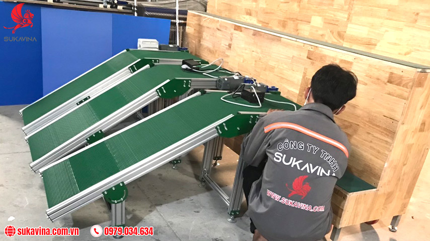 cleated dual-track PVC conveyor 