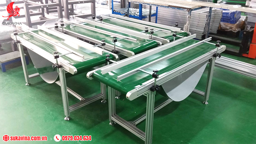 Conveyor belt for food and confectionery production