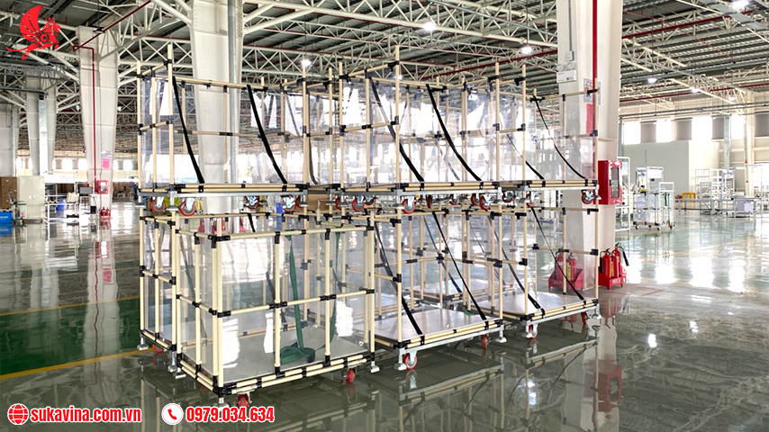 The trolley consists of 3 main components: the chassis, the handle and the wheels.