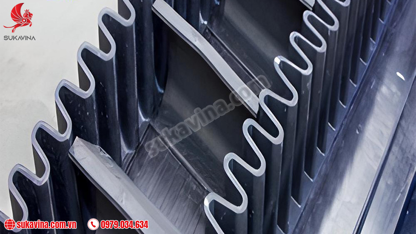 Rubber bucket conveyors