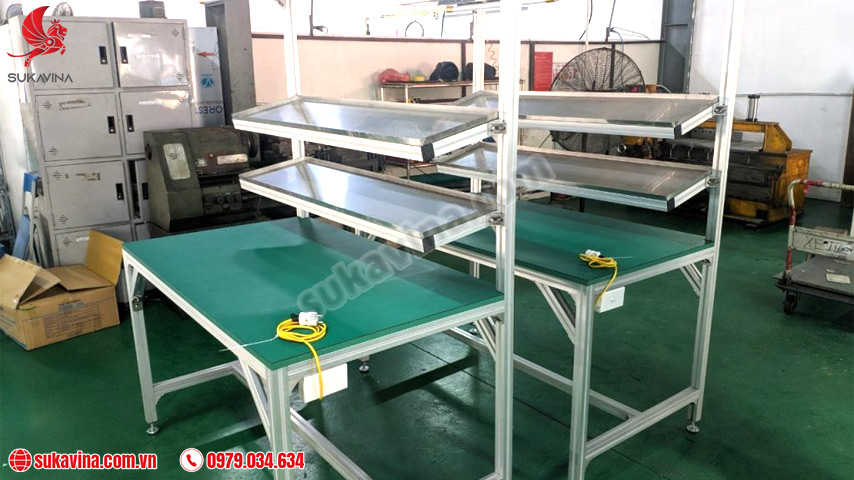 bàn thao tác nhà xưởng